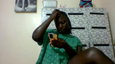 lindah32 online show from December 19, 2024, 8:55 pm