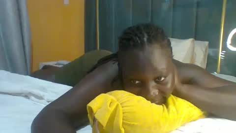 Snapshot of ladyblossoms19 chatting on April 20, 2026, 8:21 pm lindah32 online show from April 20, 2026, 8:21 pm
