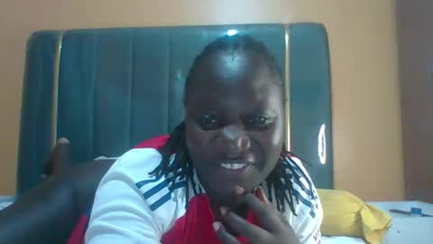 Snapshot of ladyblossoms19 chatting on April 25, 2026, 12:02 am lindah32 online show from April 25, 2026, 12:02 am