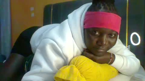 Snapshot of ladyblossoms19 chatting on July 6, 2026, 11:40 pm lindah32 online show from July 6, 2026, 11:40 pm