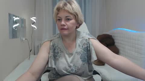 ladyelina online show from September 12, 2025, 12:27 pm