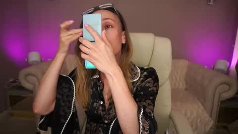 Lady online show from September 22, 2025, 12:29 pm