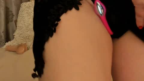 ladyjanyne online show from April 15, 2026, 7:58 pm