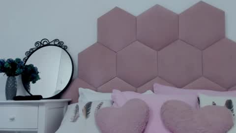 Lia online show from February 24, 2025, 6:16 am