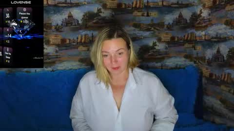 ladylucky_ online show from September 30, 2025, 3:33 am