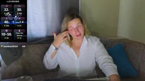 ladylucky_ online show from October 20, 2025, 2:01 am