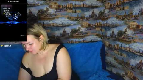 ladylucky_ online show from October 24, 2025, 2:08 am
