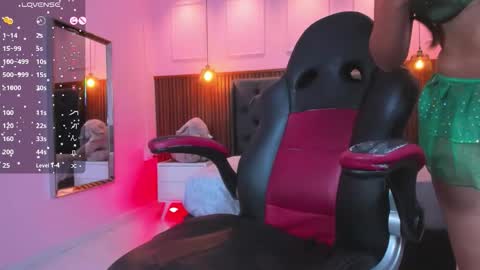 LADY  online show from November 11, 2025, 7:58 pm