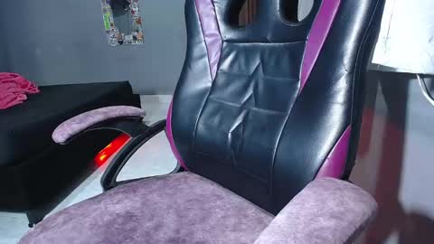 ladynemesis00 online show from October 20, 2025, 5:35 pm