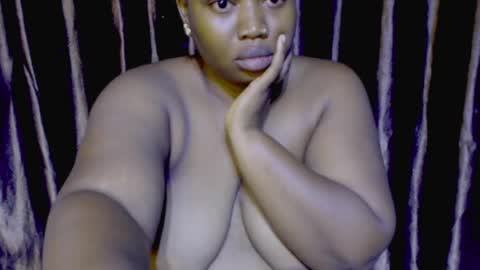 Snapshot of ladynina_ninss chatting on May 25, 2026, 12:00 pm youngladynina online show from May 25, 2026, 12:00 pm