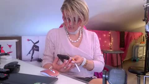 Snapshot of ladyoxana chatting on February 13, 2026, 1:12 am Oxana online show from February 13, 2026, 1:12 am
