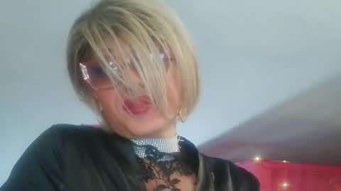 Snapshot of ladyoxana chatting on February 22, 2026, 2:02 am Oxana online show from February 22, 2026, 2:02 am