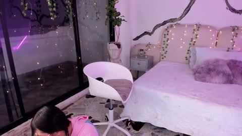 Lady  online show from November 13, 2025, 5:39 am