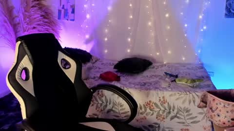Lady  online show from May 17, 2026, 2:53 am
