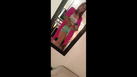 Snapshot of lahurent_weed420 chatting on January 18, 2025, 6:21 pm paola and a guest lol online show from January 18, 2025, 6:21 pm