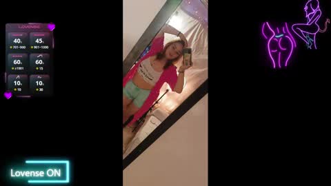 Snapshot of lahurent_weed420 chatting on February 18, 2025, 11:55 am paola and a guest lol online show from February 18, 2025, 11:55 am