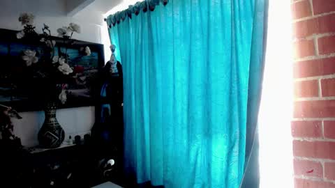 laia_hadid online show from April 21, 2026, 5:39 pm