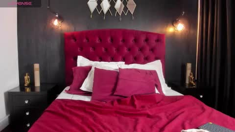 Laia  online show from November 18, 2025, 12:31 pm