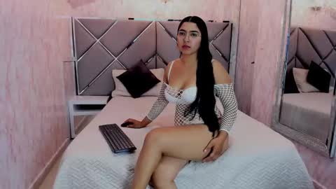 Laia roose  online show from September 18, 2025, 1:46 pm