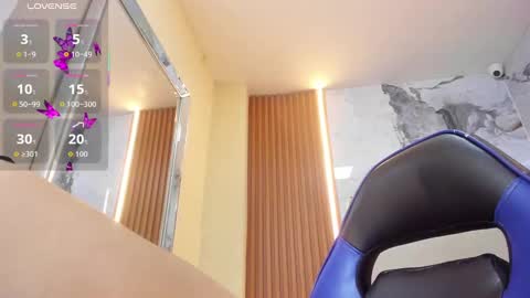   online show from October 2, 2025, 12:23 pm