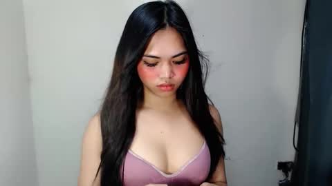 Snapshot of laire_allure chatting on May 11, 2026, 8:09 am laire online show from May 11, 2026, 8:09 am
