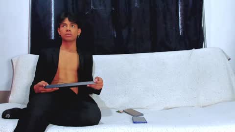 Laisy fox online show from January 2, 2025, 2:02 pm