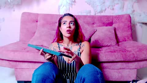 Laisy fox online show from February 3, 2025, 2:02 pm