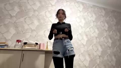 Luna online show from September 22, 2025, 3:14 pm