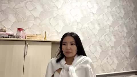 Luna online show from October 11, 2025, 3:21 pm