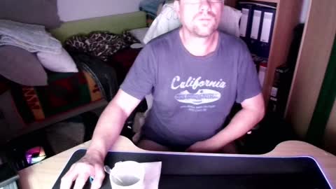Snapshot of lala680 chatting on December 18, 2024, 5:37 am Leonidas online show from December 18, 2024, 5:37 am