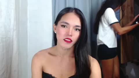 Snapshot of lala_moves chatting on August 4, 2026, 5:10 am Joxie online show from August 4, 2026, 5:10 am