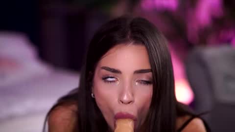 Lala online show from October 2, 2025, 7:54 pm