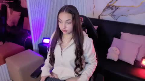 lally_tay online show from May 13, 2026, 2:53 am