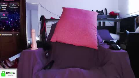 Lola online show from November 13, 2025, 5:12 pm