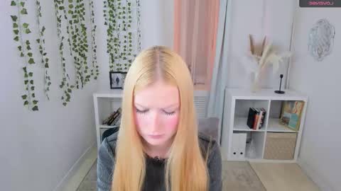 Laly online show from October 1, 2025, 11:27 am