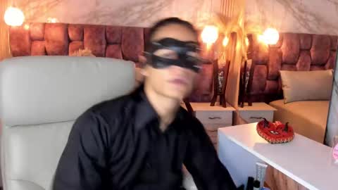 Bella  Dante online show from October 18, 2025, 9:37 pm