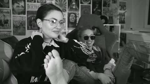 just call me Lana  and her security online show from January 31, 2025, 11:46 am