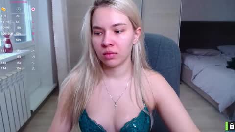 Lana online show from October 12, 2025, 6:01 am