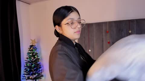 ... .          . ... online show from December 21, 2024, 6:44 pm