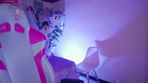 Snapshot of lana_dreams_ chatting on October 18, 2025, 1:30 am Lana online show from October 18, 2025, 1:30 am