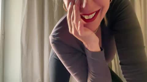 Lana online show from December 1, 2025, 7:46 am