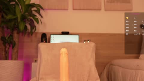 lana_kane_ online show from January 4, 2025, 7:44 pm