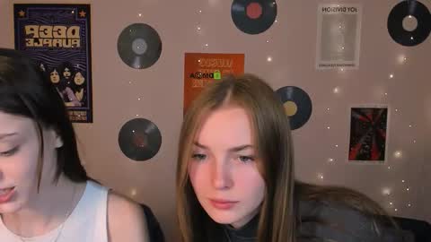 lana_shine_ online show from November 6, 2025, 12:39 pm