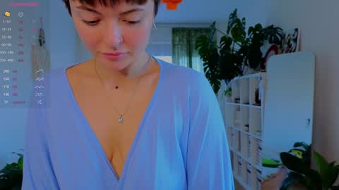 Lana online show from October 18, 2025, 1:23 pm