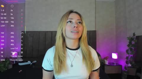 Lana online show from December 1, 2025, 3:55 am