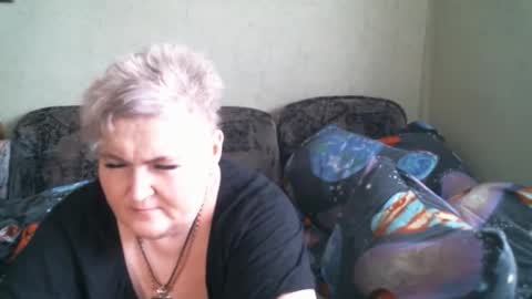 lanacat555 online show from April 11, 2026, 10:19 am