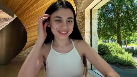 Lana online show from October 8, 2025, 3:09 pm