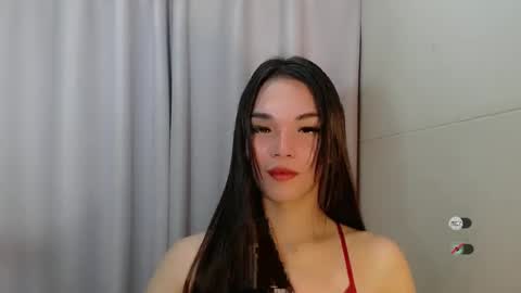 lanawyatt_ online show from December 9, 2024, 2:17 pm