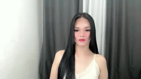 lanawyatt_ online show from September 29, 2025, 12:21 pm