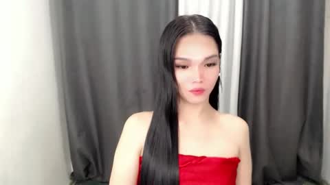 lanawyatt_ online show from December 4, 2025, 6:49 pm